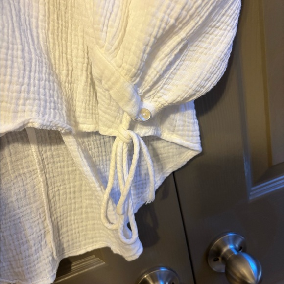 Women’s White Top - Picture 2 of 3